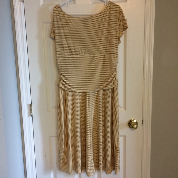 NWT! AA Studio Cream Short Sleeve V Neck Dress - Picture 2 of 5